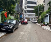 Em có căn chung cư 37m, 2 ngủ, 1 bếp, vệ sinh,  thang máy vù vù  ban công thoáng  full đồ