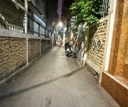 Hoàng quốc việt   90m    mt 5.6m   sân trước   gần công viên nghĩa tân   21.5 tỷ