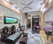 Bán nhà giếng mứt 37m2. 4 tầng. mặt tiền 4.7m. giá 5.8 tỷ hai bà trưng hà nội