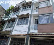 1 3.2 tỷ- xe hơi tới nhà - 4 tầng- 4 phòng ngủ  - đường huỳnh tấn phát