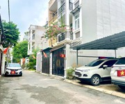 Nhà 4 tầng 6PN ngay Ngã tư Linh Xuân Phạm Văn Đồng - Xe hơi tránh