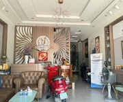Bán nhà mặt tiền khu vip   4 tầng có thang máy   đối diện chợ, cạnh trung tâm thương mại