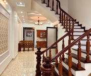 Cho thuê nhà mặt phố Văn Cao, 4 ngủ khép kín  80m2 .