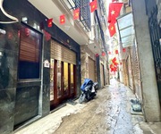 Nhà đẹp ở ngay   ngõ thông   vài bước ra mặt phố - trước nhà rộng 3m 5 tầng   45m2   13 tỷ.