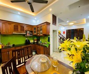 1 Hoàng quốc việt phân lô ô tô tránh vào nhà, 1 ngoặt ra phố, mặt tiền rộng, nhà dân xây ở sướng