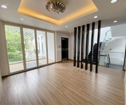 Chỉ 16.3 tỷ - 176m2   9x20m  biệt thự 3 tầng view sông cực mát mẻ gần truong2 quốc tế