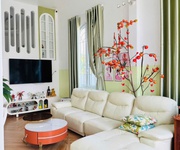 4 Cần bán gấp ngôi nhà - mái thái nghĩ dưỡng hiện đại - view như đà lạt .