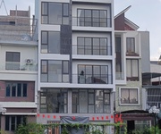 Bán nhà mặt hồ long biên - view hồ cực thoáng đẹp, gần cầu long biên