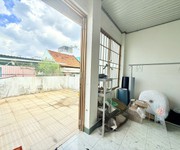 Giáp quận 10 vài bước ra đường xe hơi nha chính chủ lâu năm.