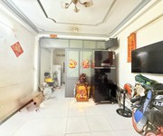 1 Giáp quận 10 vài bước ra đường xe hơi nha chính chủ lâu năm. 1 Giáp quận 10 vài bước ra đường xe hơi nha chính chủ lâu năm.
