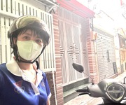 Chưa đên 6 tỷ có ngay nhà mới 3 tầng - cách 10 m có xe hơi - đường tôn thất thuyết-bến vân đồn -