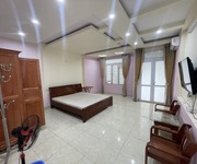 4 Cho thuê nguyên căn 8 ngủ khép kín Văn Cao, DT: 75m2.