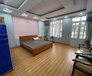 8 Cho thuê nguyên căn 8 ngủ khép kín Văn Cao, DT: 75m2.