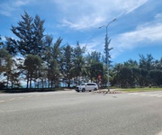 Cực hot, lô đất đầu tư, ngang 7m, trục thông biển giá hơn 4 tỳ 74m2