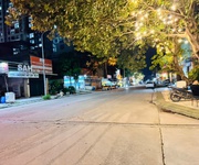Nhà 5 tầng   25 phòng   trung tâm dĩ an