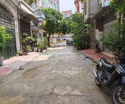 Phùng chí kiên 30m x5 tầng 8,8 tỷ-phân lô,ô tô tránh nhà dân xây,2 thoáng,full nội thất