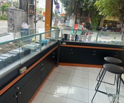 3 Mình cần thanh lý 3 tủ kính và bàn còn mới nguyên, tủ để điện thoại hoặc thuốc tây