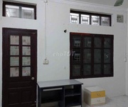 1 Cho thuê nhà riêng ngõ 2 Vũ Thạnh, Đống Đa 33m x 4T giá 11 triệu, ở NHÓM - GĐ
