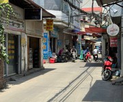 Nhà mặt phố lai xá    1 nhà ra ql32 - diện tích 40m2 - 4 tầng - giá chỉ 8,x  tỷ.