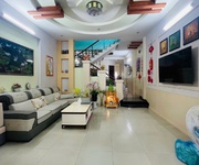 Nhà mặt tiền Hoàng Đạo Thúy 3 tầng full nội thất