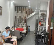3 Bán nhà 5 tầng ở ngay đường hoàng mai