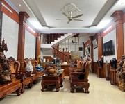 Bán nhà 3 tầng trung tâm dĩ an,đường nhựa 12m thông thoáng,shr hoàn công