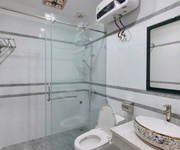 6 Cho thuê nhà nguyên căn Văn Cao, DT: 60m2, 4 phòng ngủ.