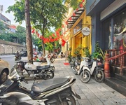 Siêu mặt phố phùng hưng  mặt tiền cực rộng . sổ vuông đét trước sau .   kinh doanh  siêu đỉnh