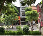 2 Bán 200m2 đất phố lạc long quân, tây hồ. mặt tiền 10.4m. giá 145 tỷ.