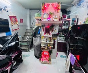 1 Chính chủ cần bán nhà nhỏ đúc btct kiên cố 3 tầng , dtss 72m2 , sổ hồng đầy đủ , nhỉnh 1 tỷ .