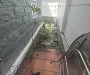 3 Bán nhà phố mặt đường oto 210m2 , 3 tầng ngay trung tâm quận 2