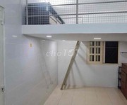 1 Cho thuê phòng 20m    gác lửng 10m  tại quận 1   giá dễ thương