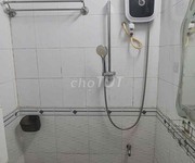 2 Cho thuê phòng 20m    gác lửng 10m  tại quận 1   giá dễ thương