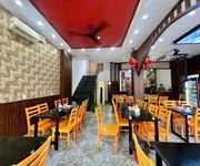 1 Bán căn góc 3 mặt tiền gần biển nha trang   4 tầng có thang máy, cho thuê 70tr/tháng  siêu vị trí
