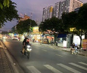 4 Nhà lau mặt tiền đường thông phan đăng lưu dĩ an, đối diện trường mầm non, sân ô tô dài.