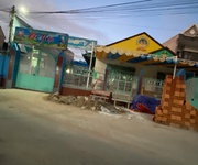 3 Nhà lau mặt tiền đường thông phan đăng lưu dĩ an, đối diện trường mầm non, sân ô tô dài.