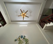 1 Chính chủ bán nhà 3 tầng lệch - ngõ oto đường Nguyễn văn Cừm trung tâm Thành Phố