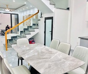 2 Bán nhà 4 tầng độc lập có sân cổng rộng   trung tâm phố văn cao, hải phòng