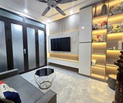 1 Bán nhà ngõ thịnh hào2. 25m2. 5 tầng. mặt tiền 3.2m. giá 8.35 tỷ đống đa hà nội