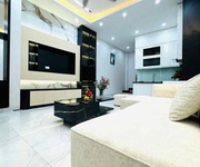 Nguyễn đình hoàn 32m x5 tầng-mt 4m,sát phố,ngõ thông-giá 8,4 tỷ