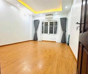 1 Nguyễn đình hoàn 32m x5 tầng-mt 4m,sát phố,ngõ thông-giá 8,4 tỷ