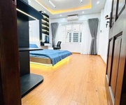 2 Nguyễn đình hoàn 32m x5 tầng-mt 4m,sát phố,ngõ thông-giá 8,4 tỷ