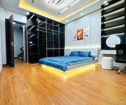 3 Nguyễn đình hoàn 32m x5 tầng-mt 4m,sát phố,ngõ thông-giá 8,4 tỷ