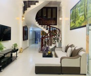 Cho thuê nhà Văn Cao, DT: 90m2, 4 p.ngủ khép kín.
