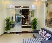 1 Cho thuê nhà Văn Cao, DT: 90m2, 4 p.ngủ khép kín.