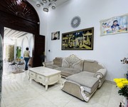 3 Bán nhà mặt phố q.2, p. cát lái, đường số 10, dt 162m2, 3 tầng, 4pn. sổ hồng, giá 18.7 tỷ.
