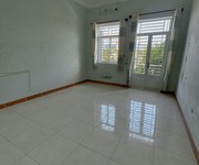 2 Cho thuê nhà 1 trệt 2 lầu có 4 phòng ngủ khu dân cư Chợ Chùa
