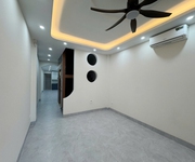 2 Bán 69m2 nhà 4 tầng, thang máy, 5PN sát chợ Diêm Gỗ, Việt Hưng. Chỗ đỗ xe miễn phí