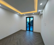 6 Bán 69m2 nhà 4 tầng, thang máy, 5PN sát chợ Diêm Gỗ, Việt Hưng. Chỗ đỗ xe miễn phí