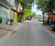 Nhà dân xây, mặt phố kinh doanh sầm uất, dòng tiền tốt, giá tốt